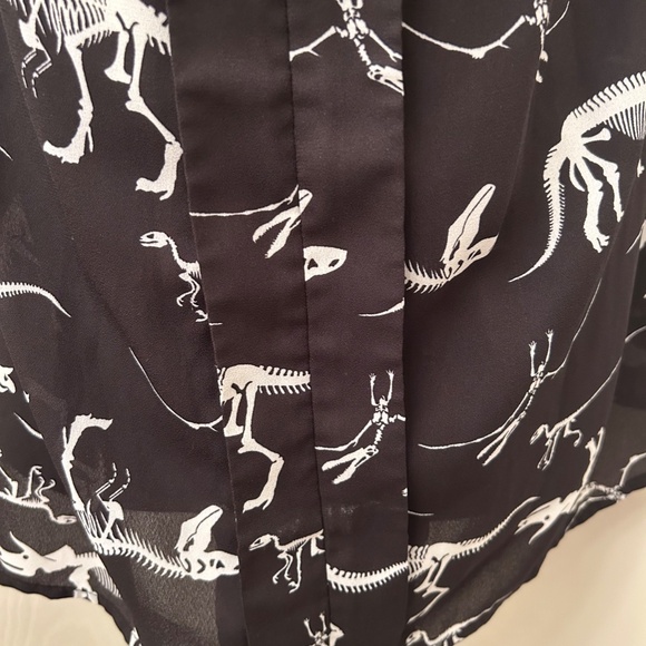 ModCloth Black and White Dinosaur Pattern Sleeveless Collared Blouse Size Medium - Picture 8 of 9